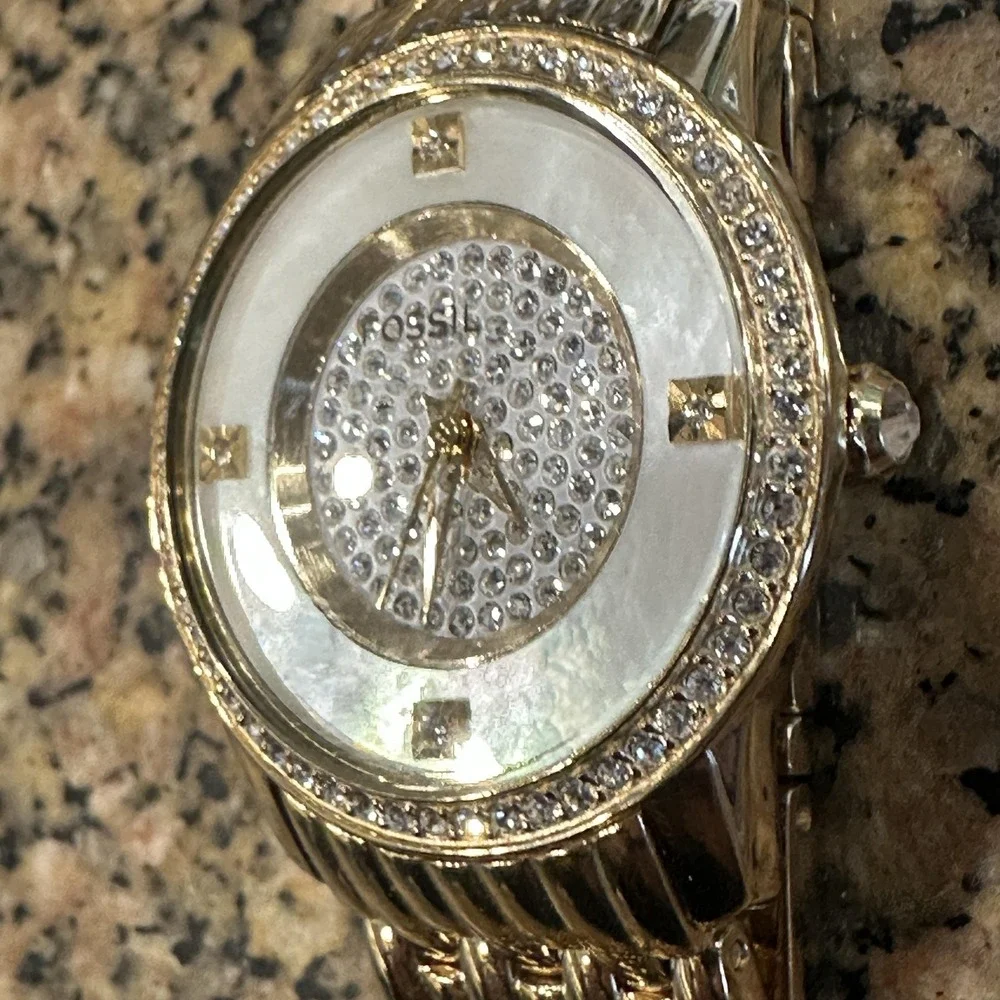 VTG Fossil F2 Watch Womens Gold Tone Crystal MOP Dial Quartz ES-1699‎ W Tin Box